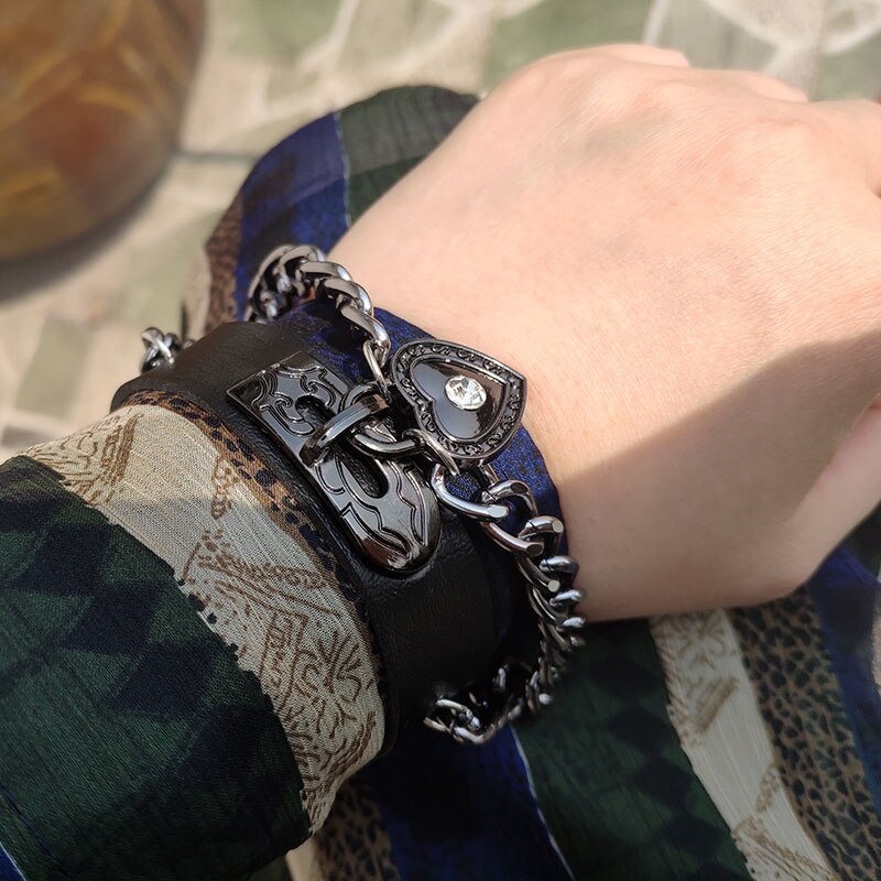 Love Bracelet Hot Punk Harajuku wristband  black PU Leather  bar Goth can be adjusted Heart Jewelry